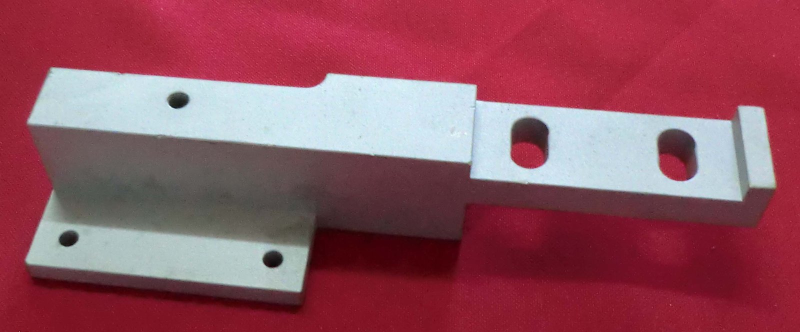 BRACKET: CARRIAGE 31681-180